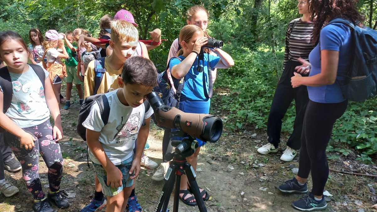 Apátfalvi iskolások a Maros-ártéren